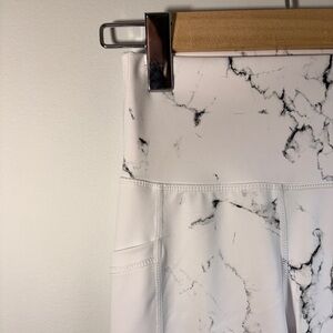 Buffbunny Women’s White and Black Marble Print Leggings